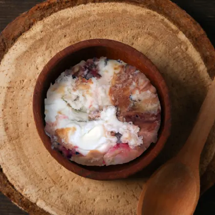 Helado de Torta de Merengue con Salsa de Frambuesa y Manjar — Helados Olguín